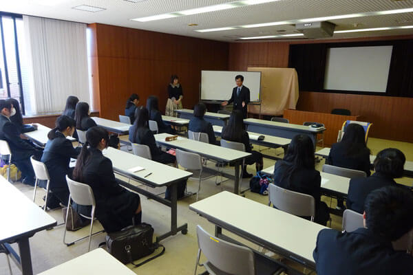「保育×司書」で高校生のみなさんの学習を強力にバックアップ